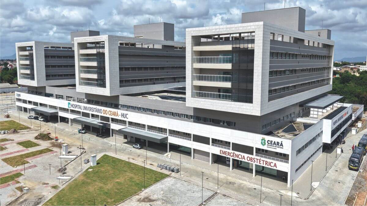 Cirurgia Robótica Dr. Rômulo Silveira Revista Saúde Ceará