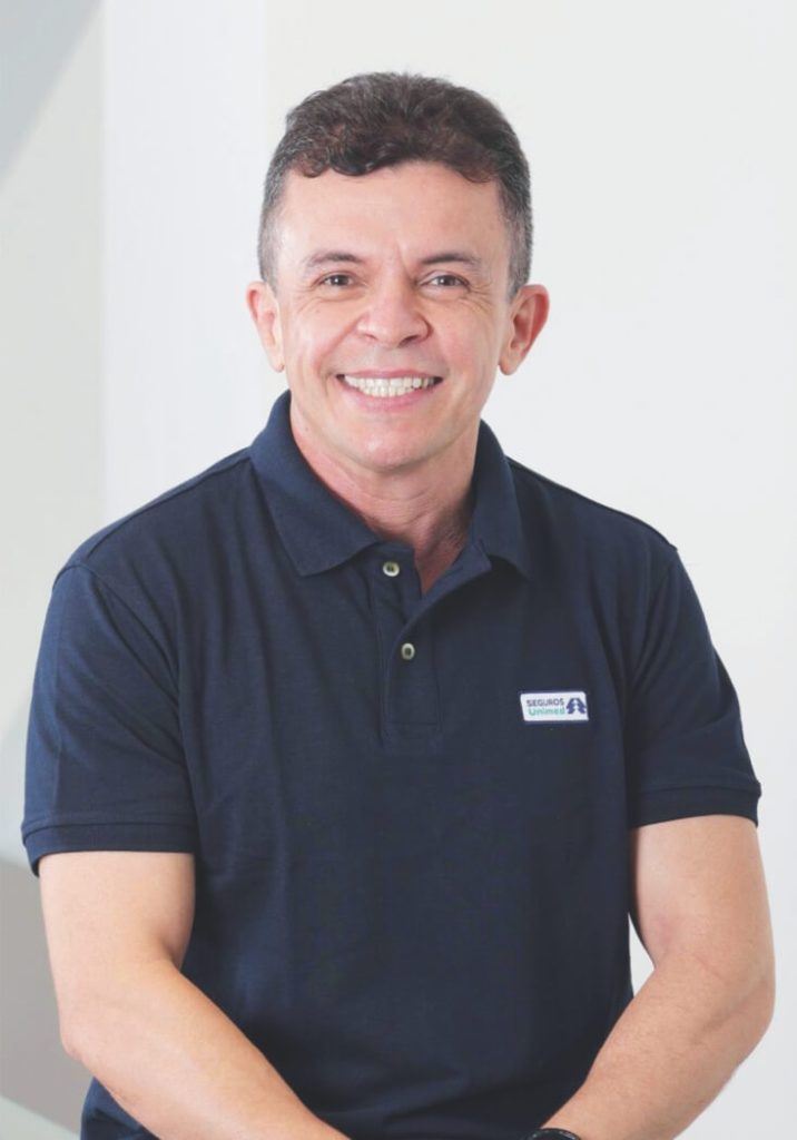 Dr. Elias Leite palestrante e gestor em saúde em entrevista sobre liderança para a Revista Saúde Ceará
